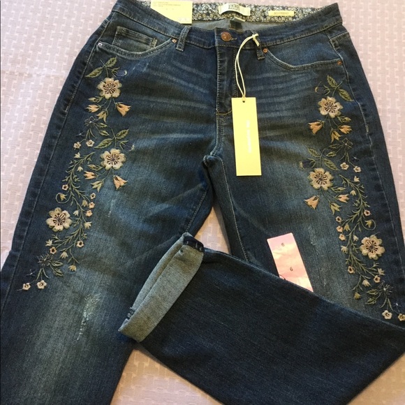 Size 8. Vintage America. Boyfriend. Embroidered. - Picture 6 of 8